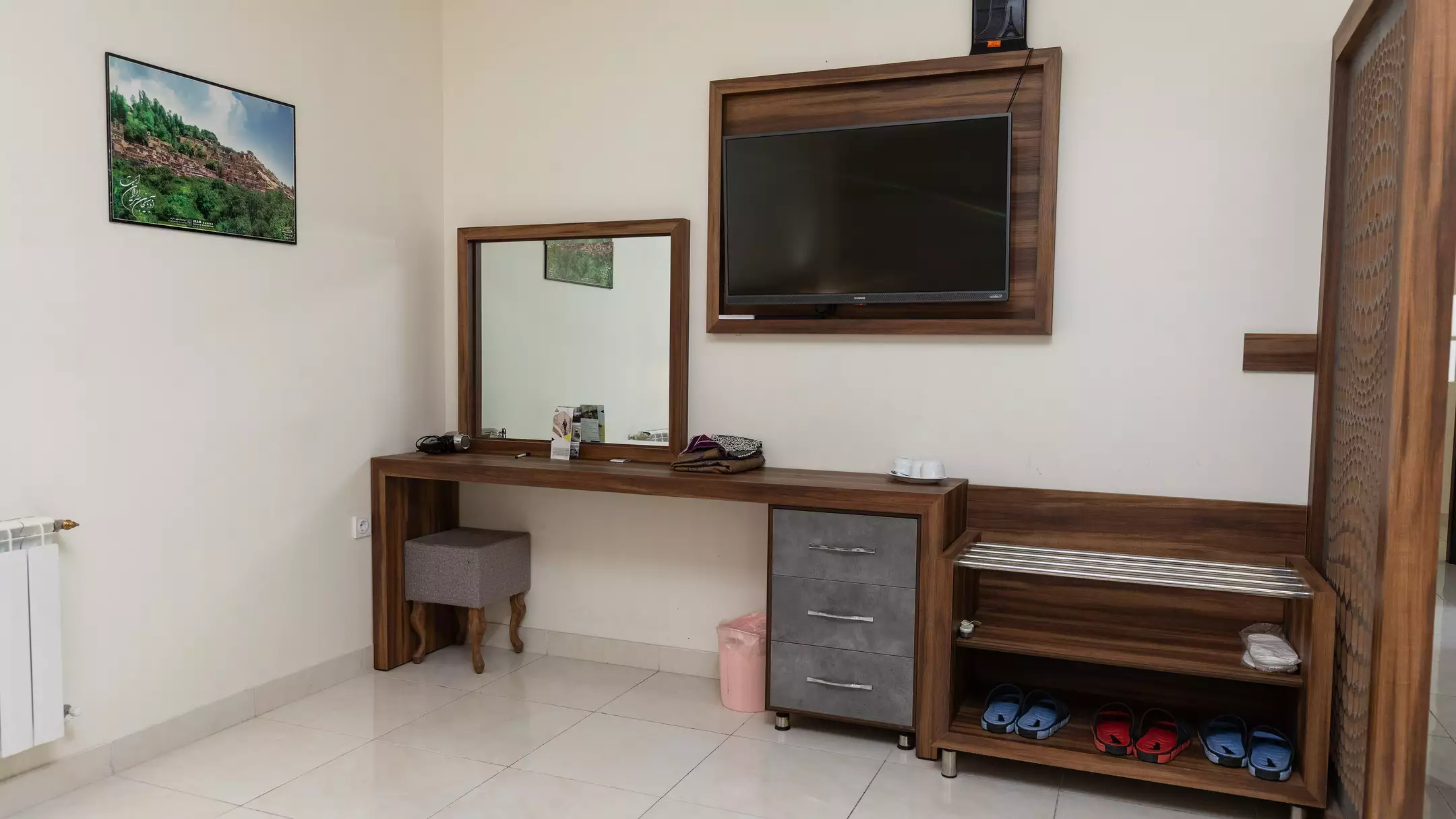 Alibaba https://cdn.alibaba.ir/ostorage/hotel-accommodation-images/674c31e67e75320ec907f2bf_هتل شایان - اتاق سه تخته دبل سینگل (2).webp